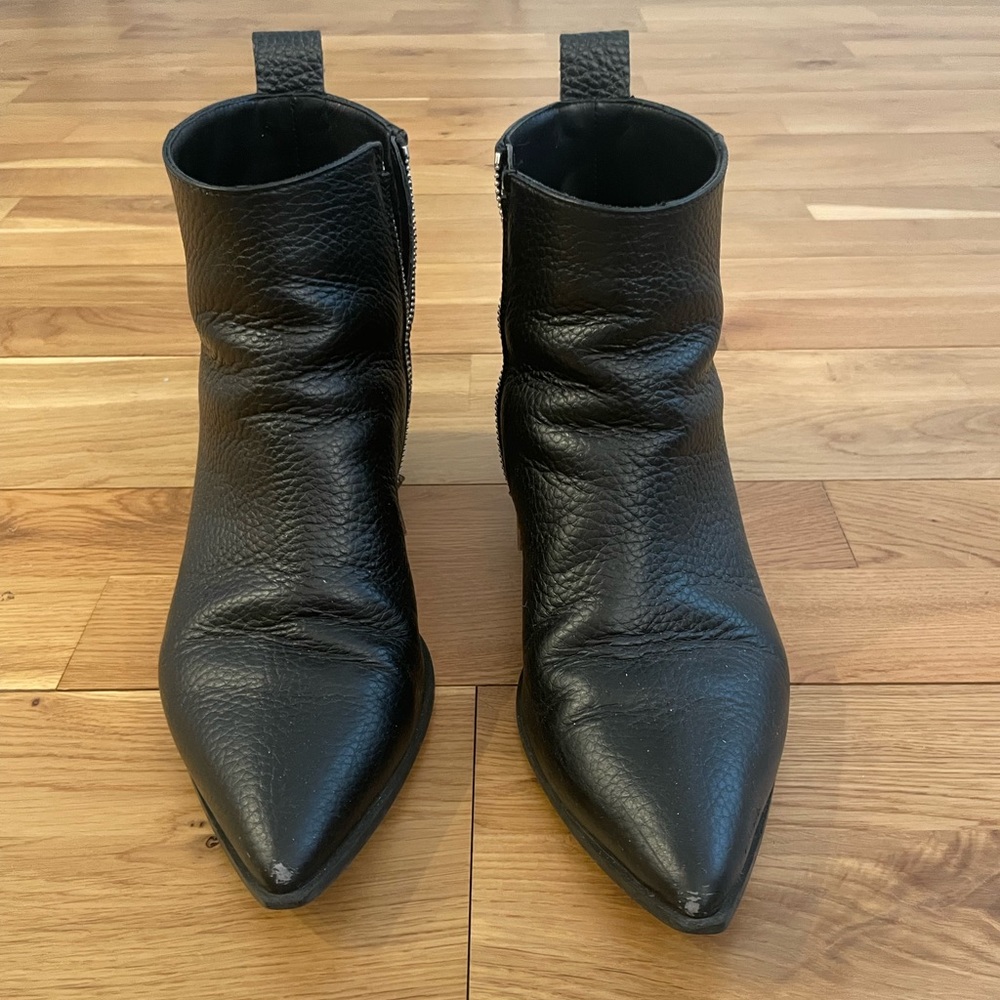 Everlane Black Pebble Leather Pointed Toe Boot Size 8.5